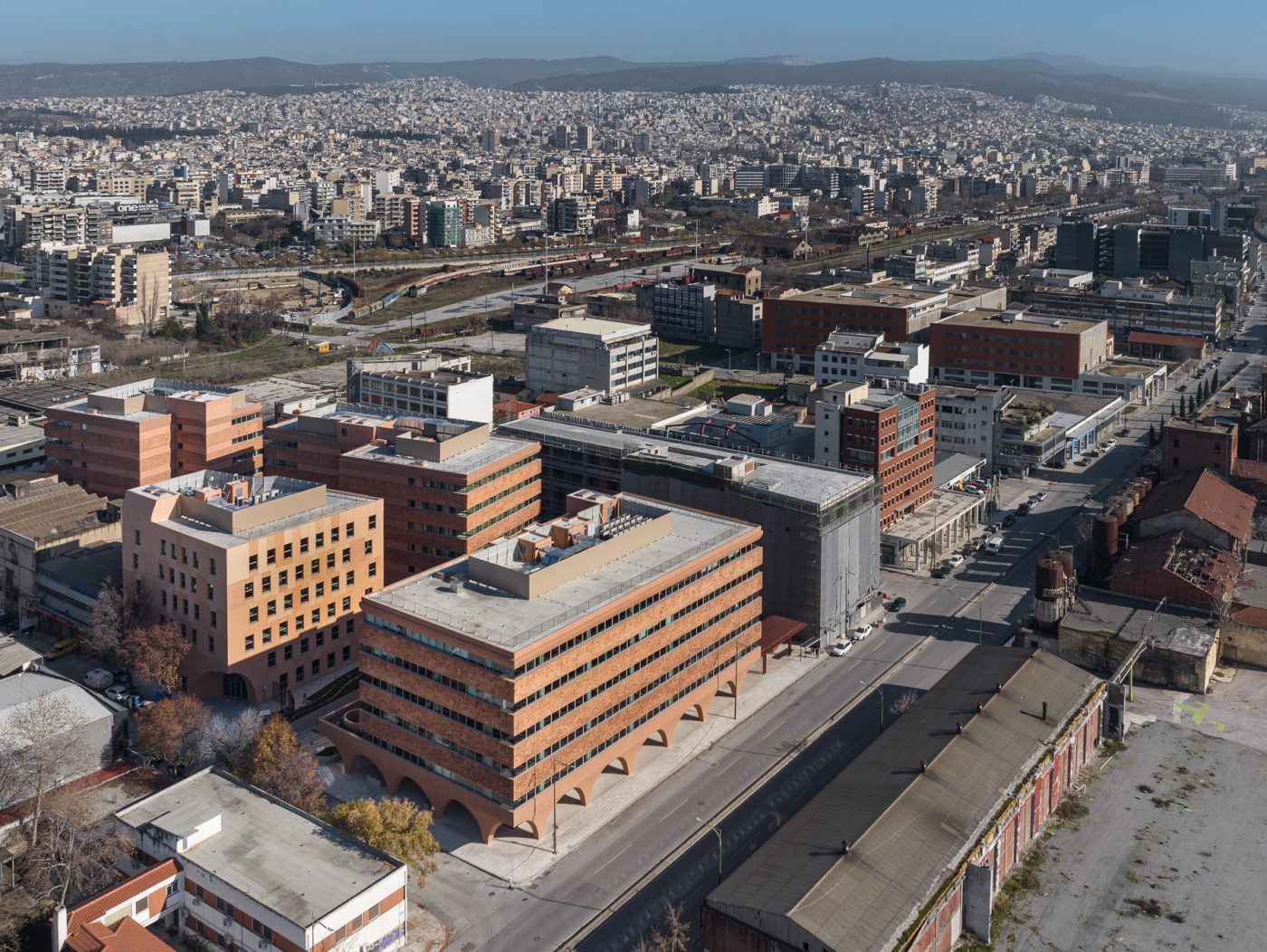 Μια Απρόσμενα καλή Αρχιτεκτονική Τριλογία στη Θεσσαλονίκη