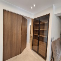 AΝΑΚΑΙΝΙΣΗ ΚΙ ΕΝΕΡΓΕΙΑΚΗ ΑΝΑΒΑΘΜΙΣΗ ΙΣΟΓΕΙΟΥ ΔΙΑΜΕΡΙΣΜΑΤΟΣ ΣΤΗ ΓΛΥΦΑΔΑ