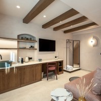 48 Luxury Suites